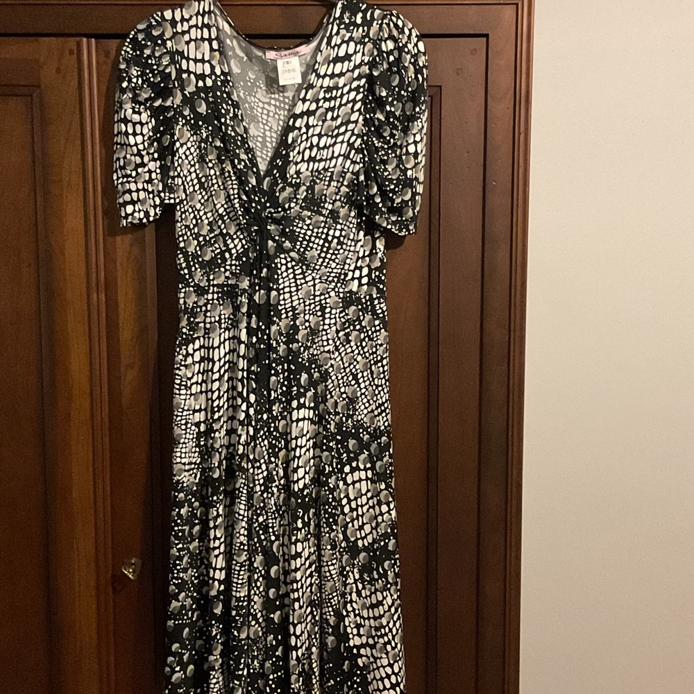 Chic Monochrome Long Sleeve Dress